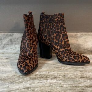 Marc Fisher Size 7.5 Leopard Print Ankle Boots